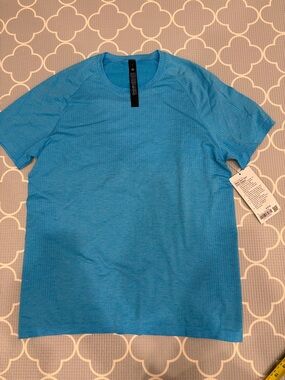 lululemon athletica Men's Aqua Blue Short-Sleeve Crew Tee
